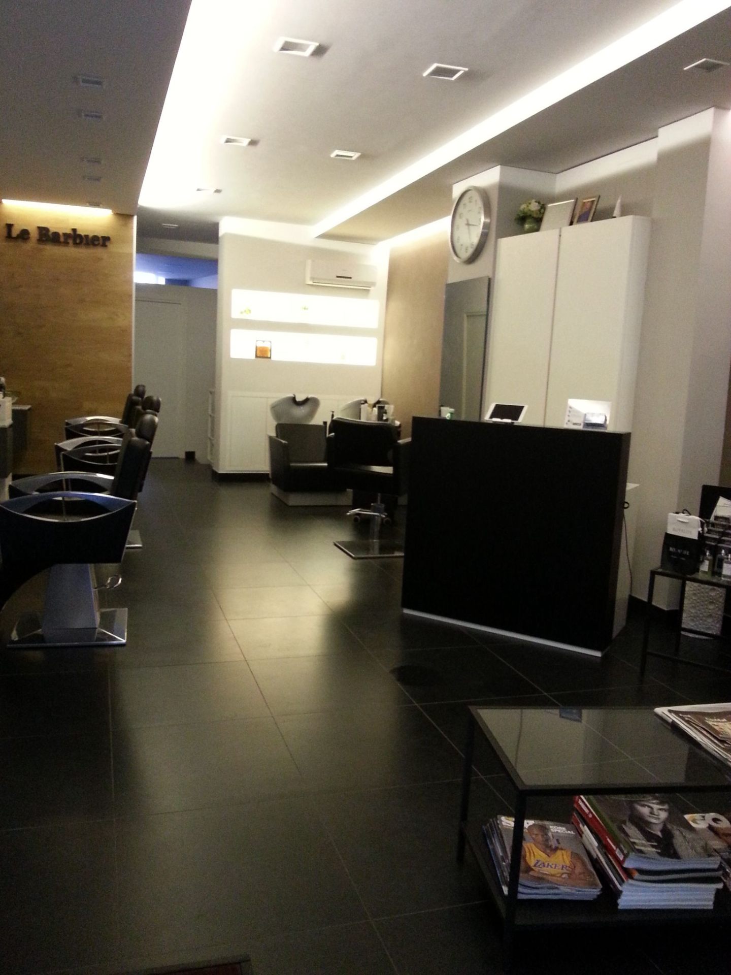 Interno salone Le Barbier